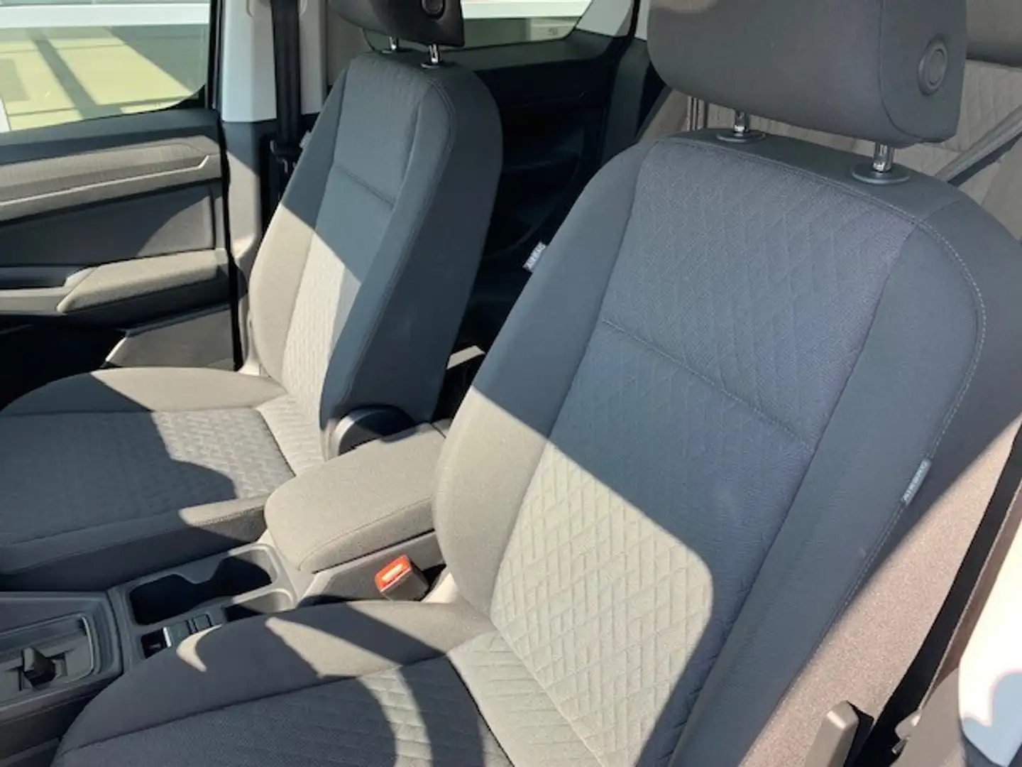 Volkswagen Caddy DARK LABEL 1.5TSI 116V DSG7 Gris - 2