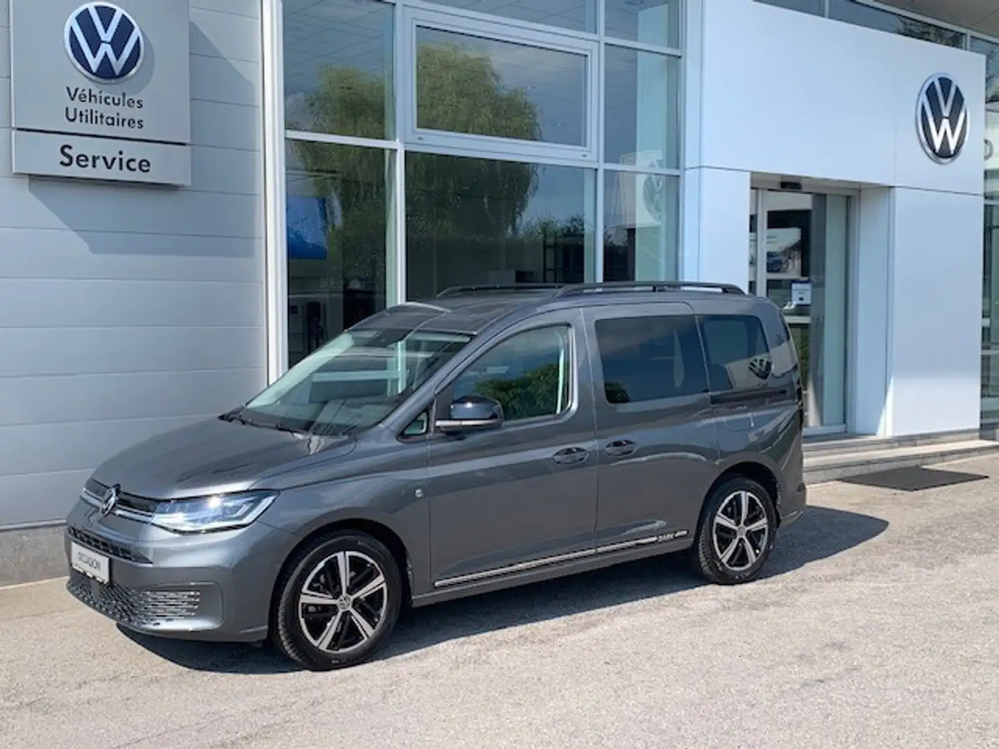 Volkswagen Caddy DARK LABEL 1.5TSI 116V DSG7 Gris - 1