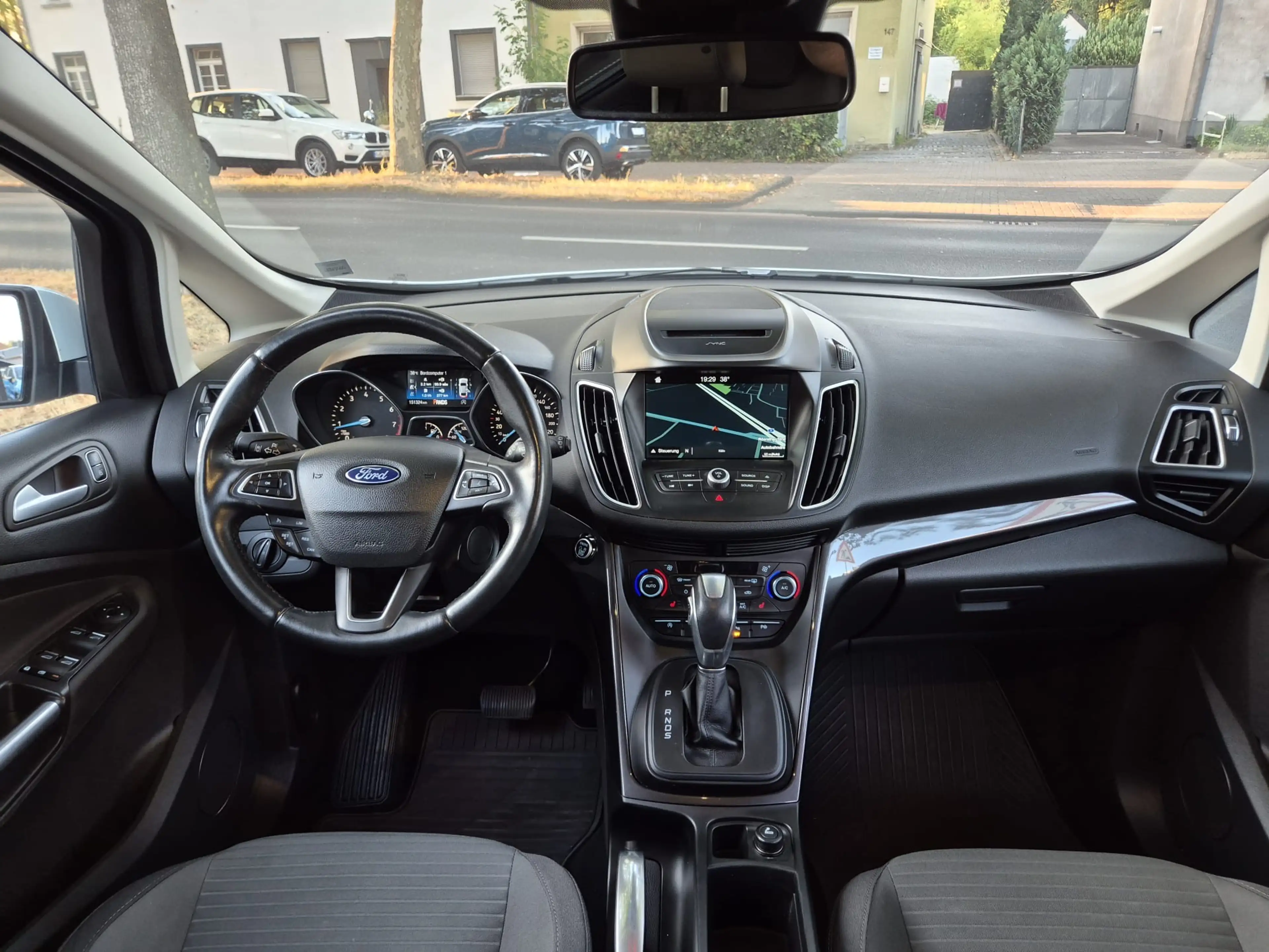 Ford Grand C-Max Titanium — photo 10