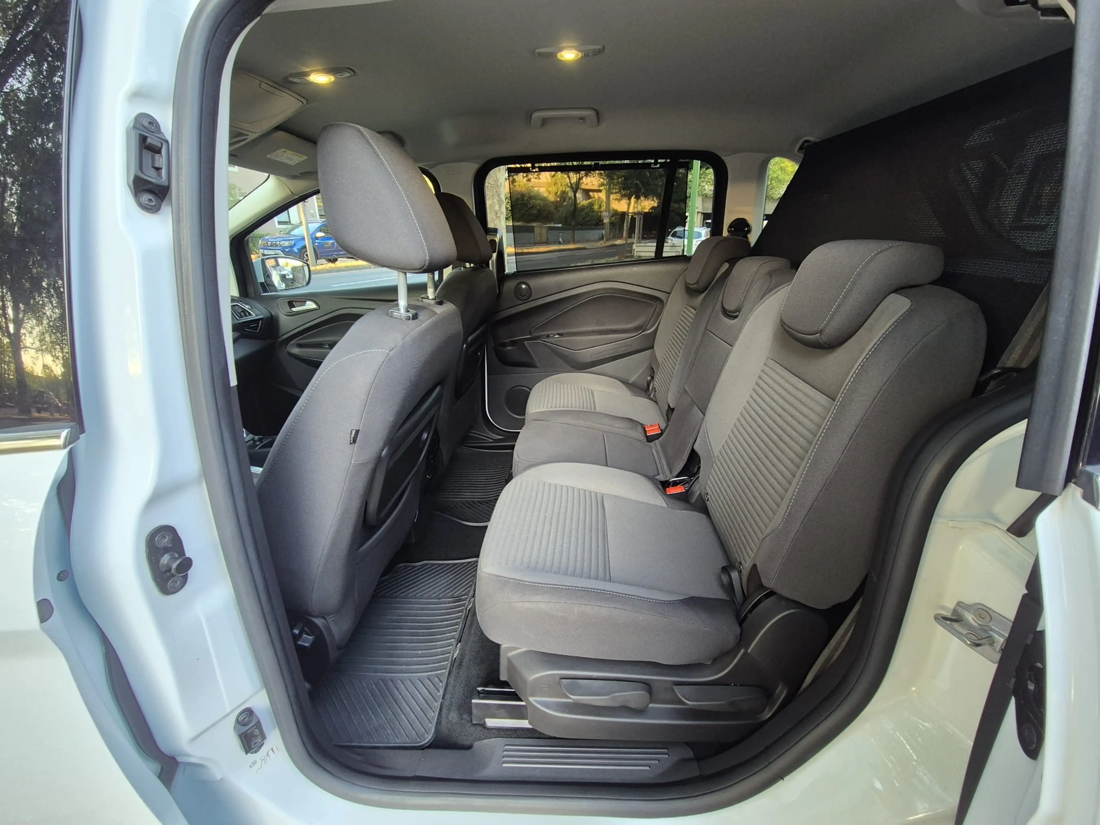 Ford Grand C-Max Titanium — photo 15