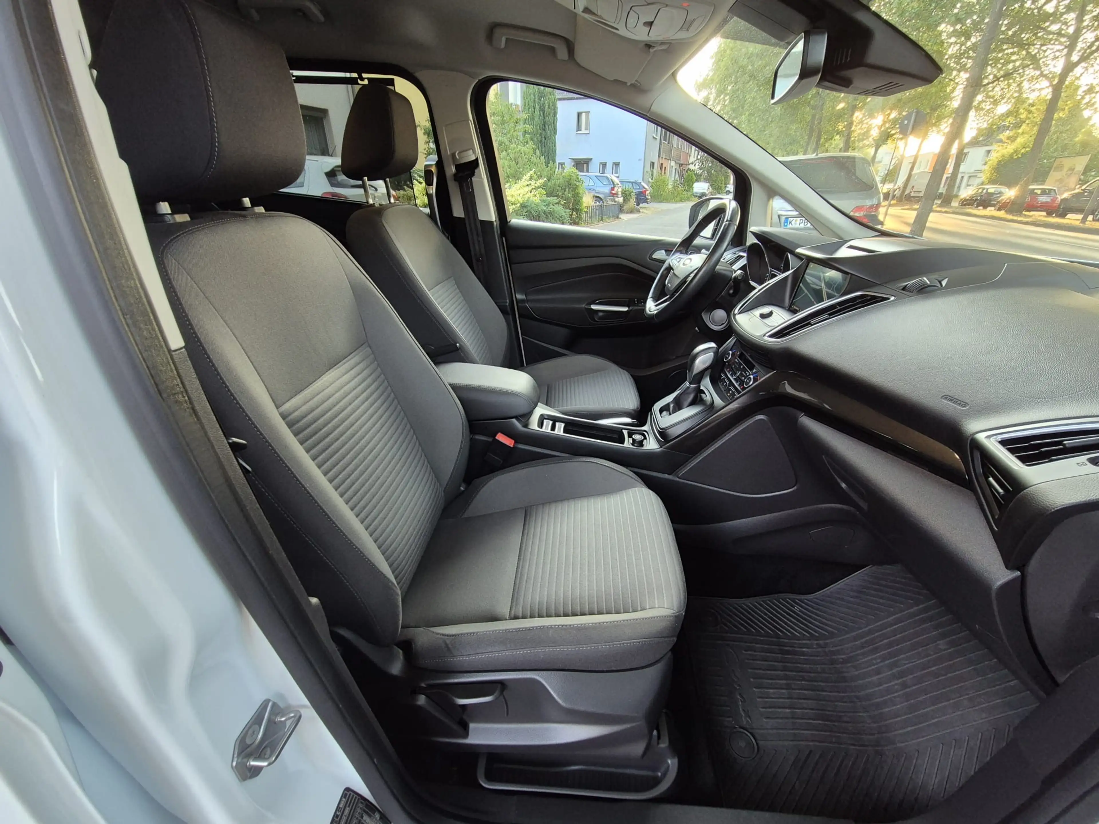 Ford Grand C-Max Titanium — photo 13