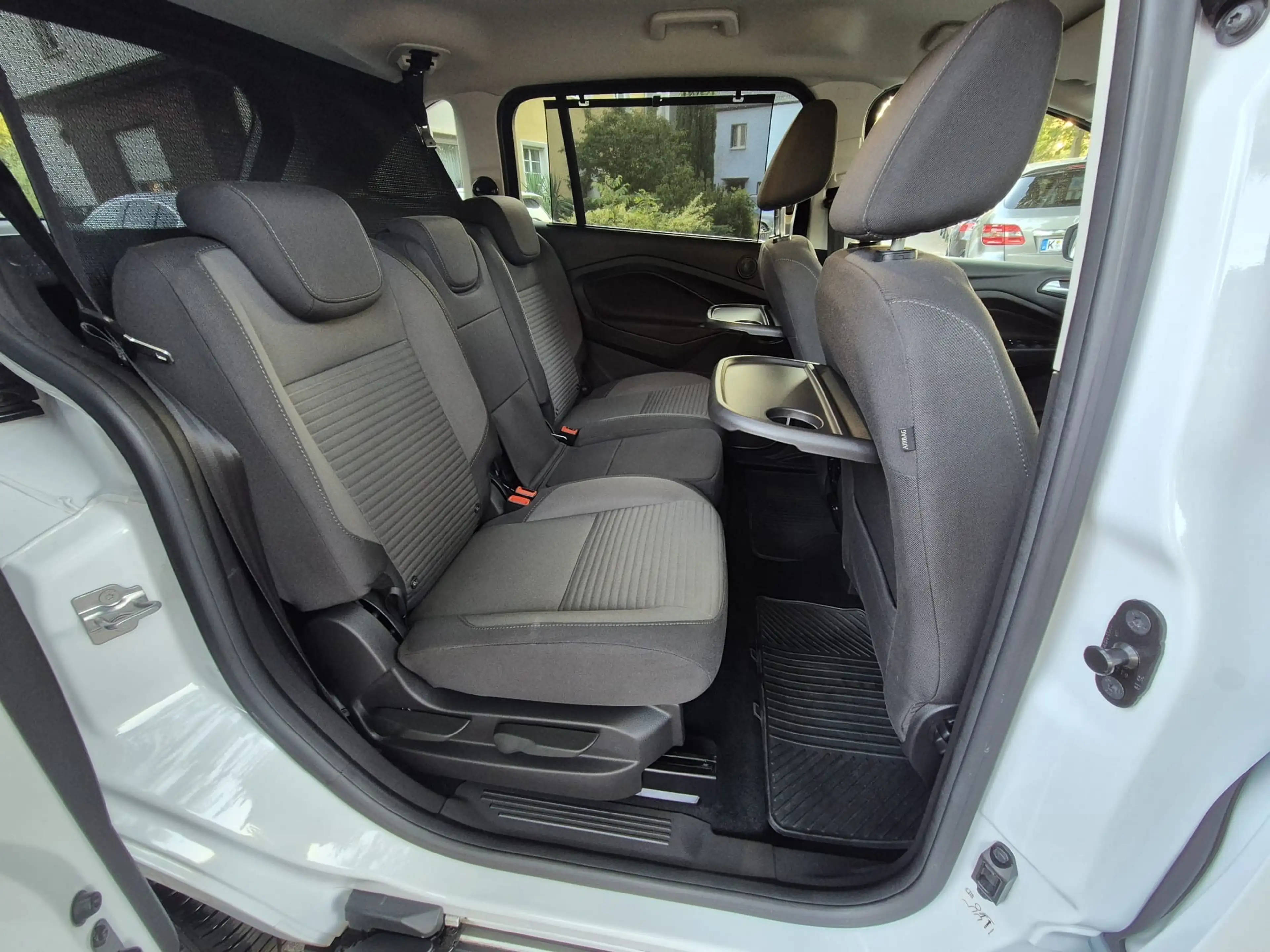 Ford Grand C-Max Titanium — photo 14