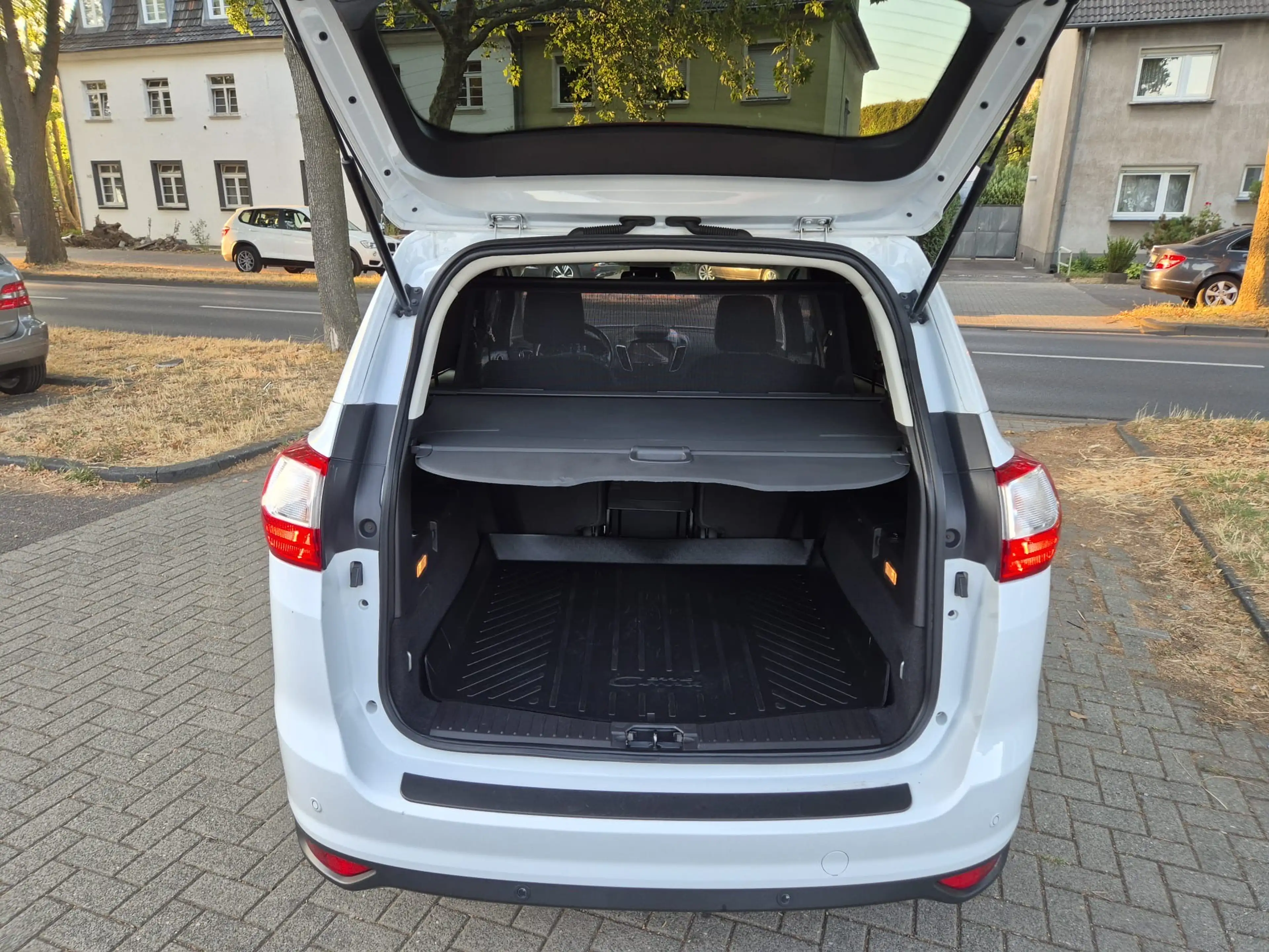 Ford Grand C-Max Titanium — photo 16