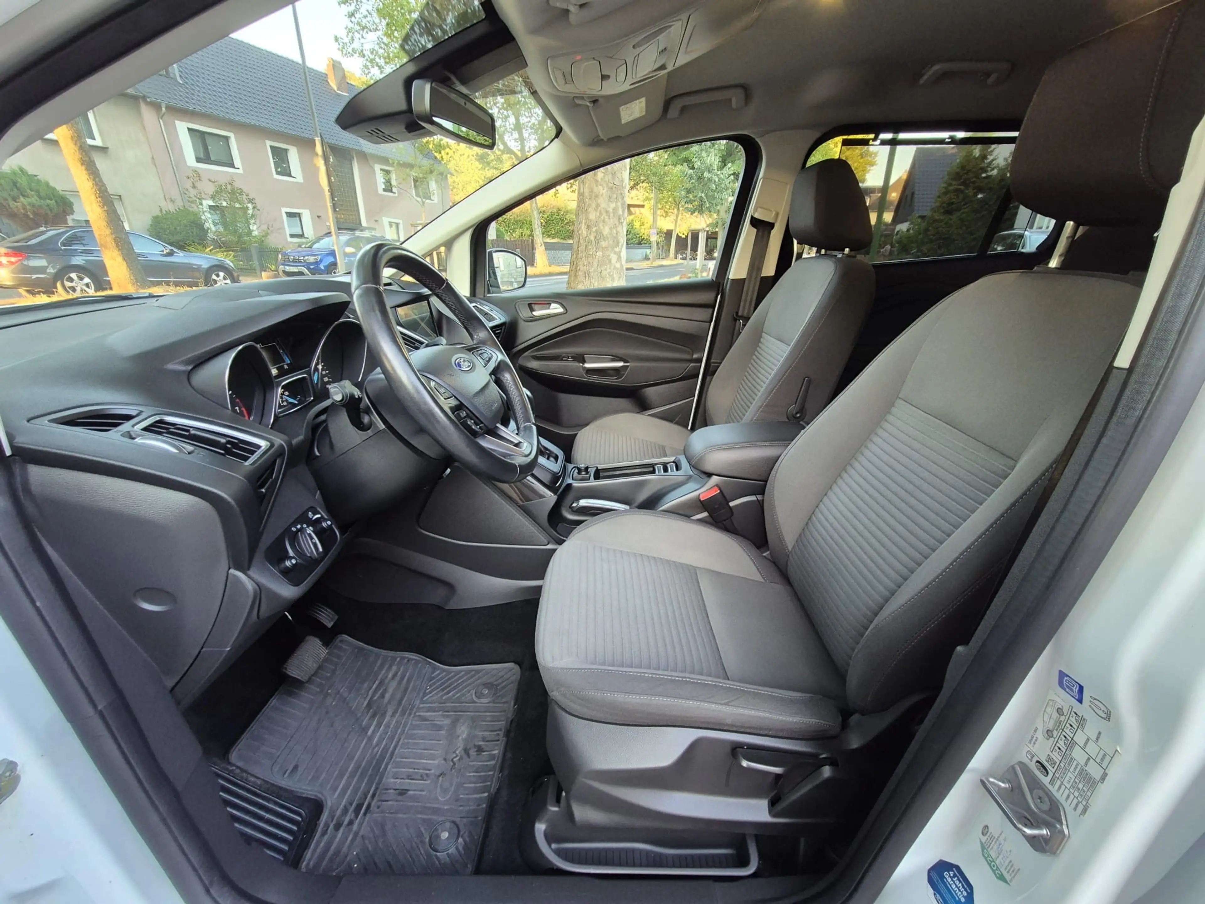 Ford Grand C-Max Titanium — photo 9