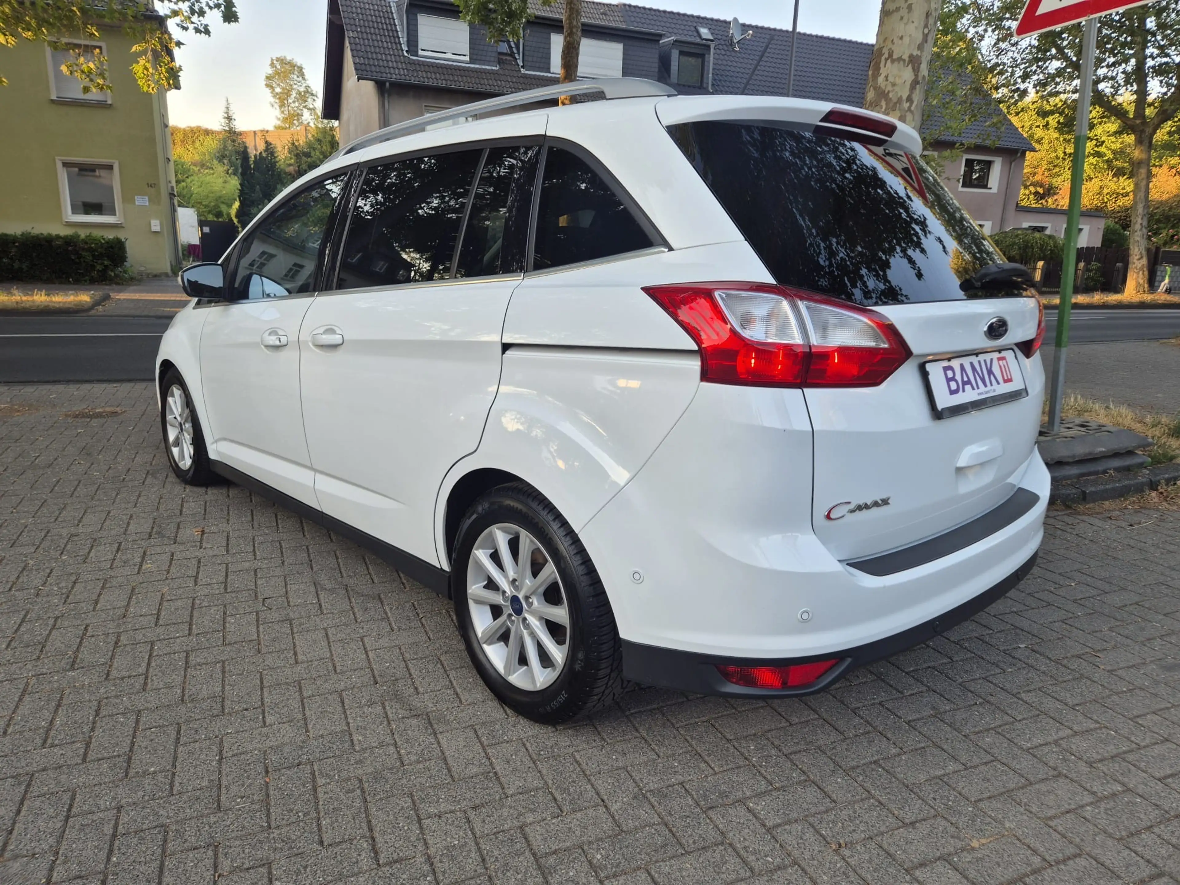 Ford Grand C-Max Titanium — photo 7
