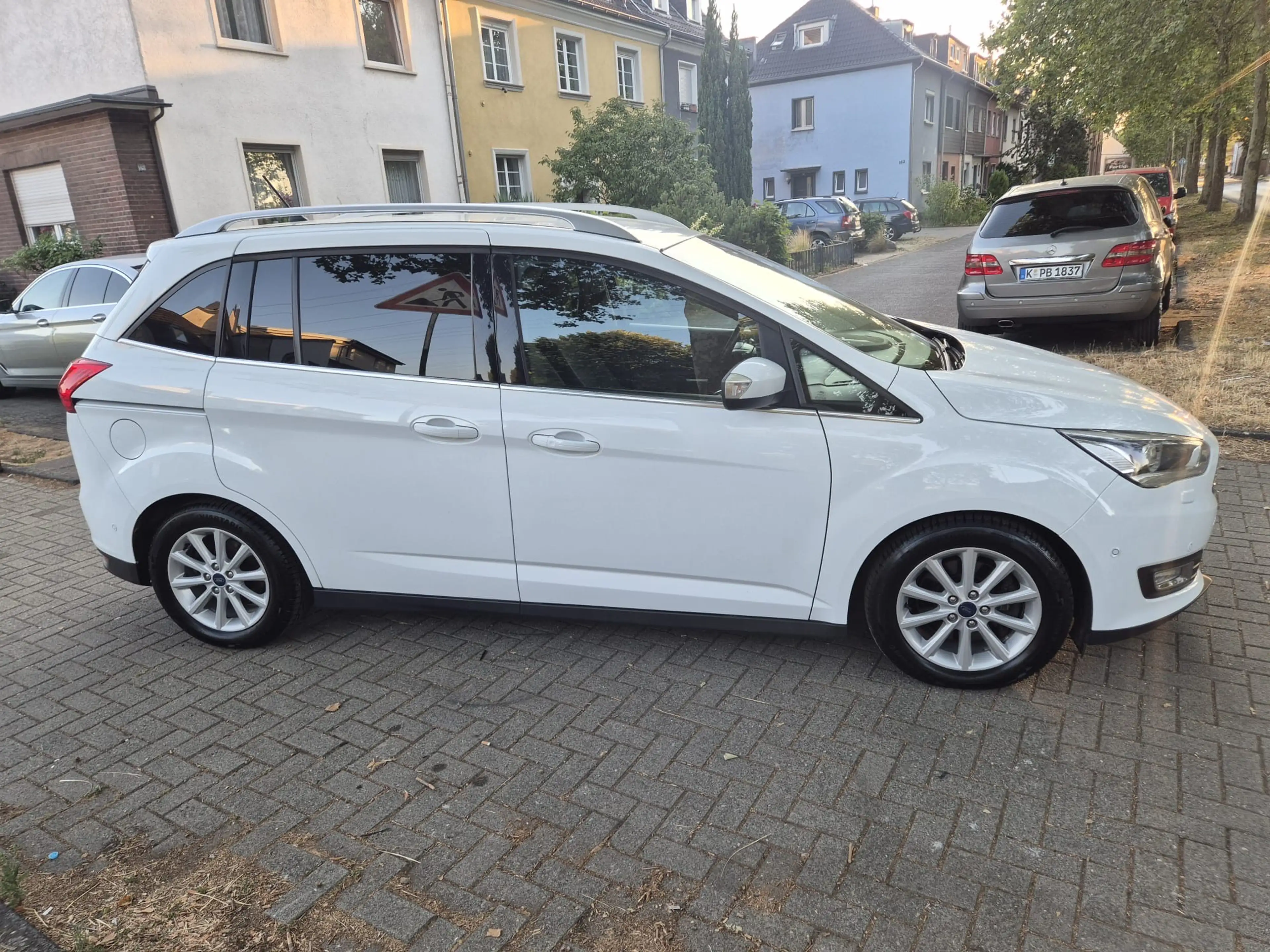 Ford Grand C-Max Titanium — photo 5