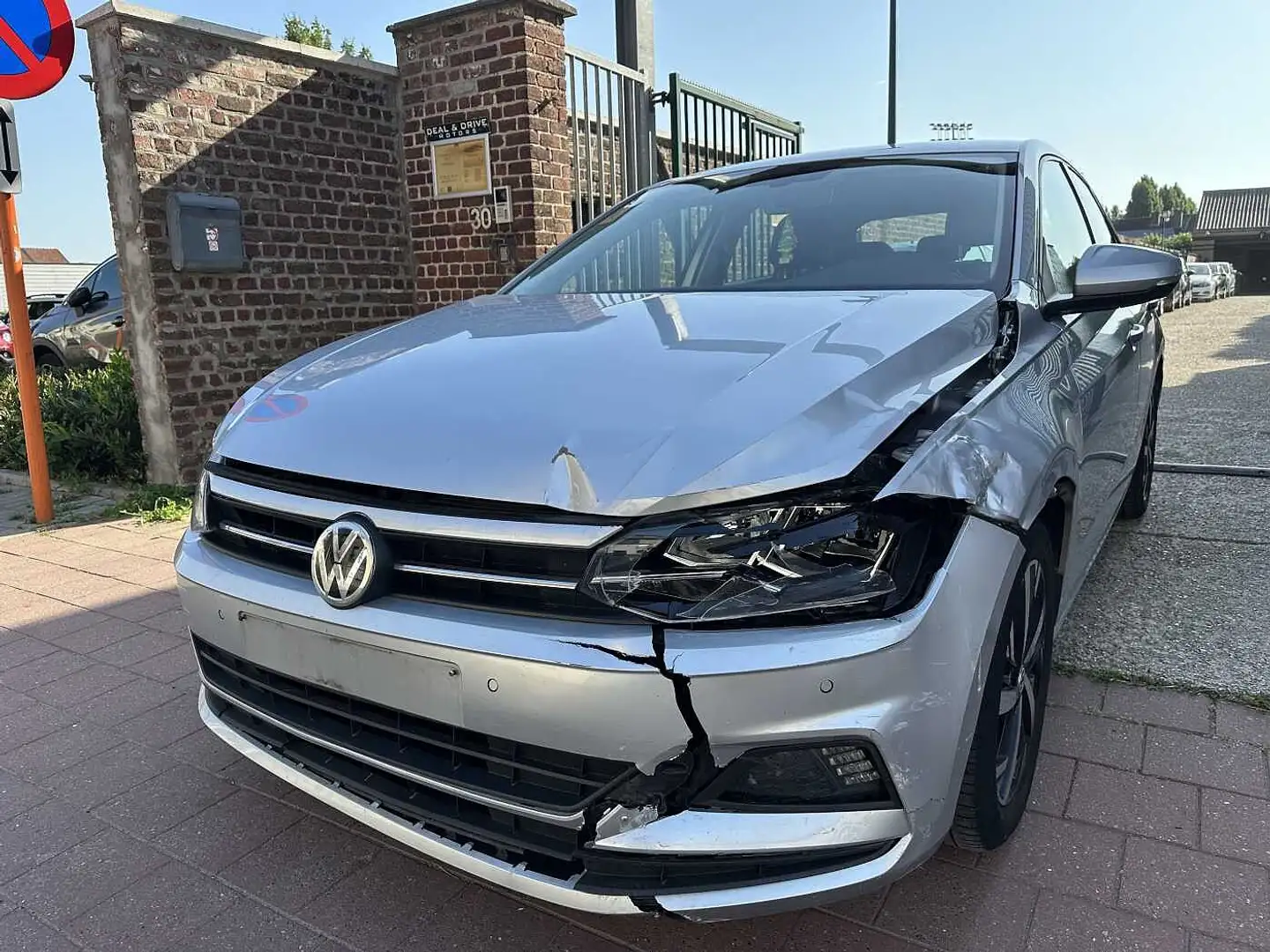 Volkswagen Polo 1.0 I MET 108DKM HANDELAARS & EXPORT Gris - 1