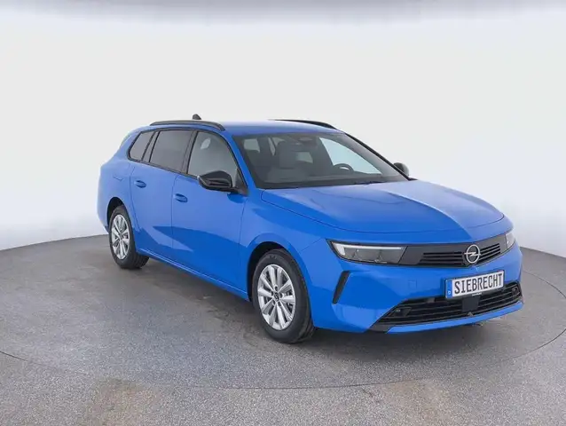 Opel Astra view 3