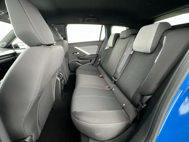 Opel Astra view 8