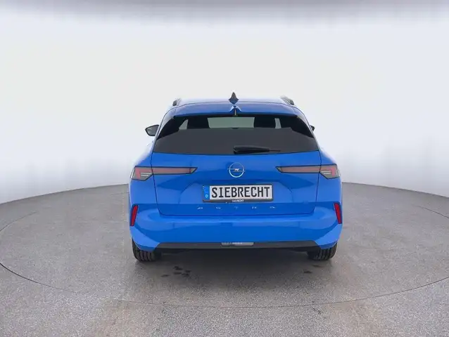 Opel Astra view 4