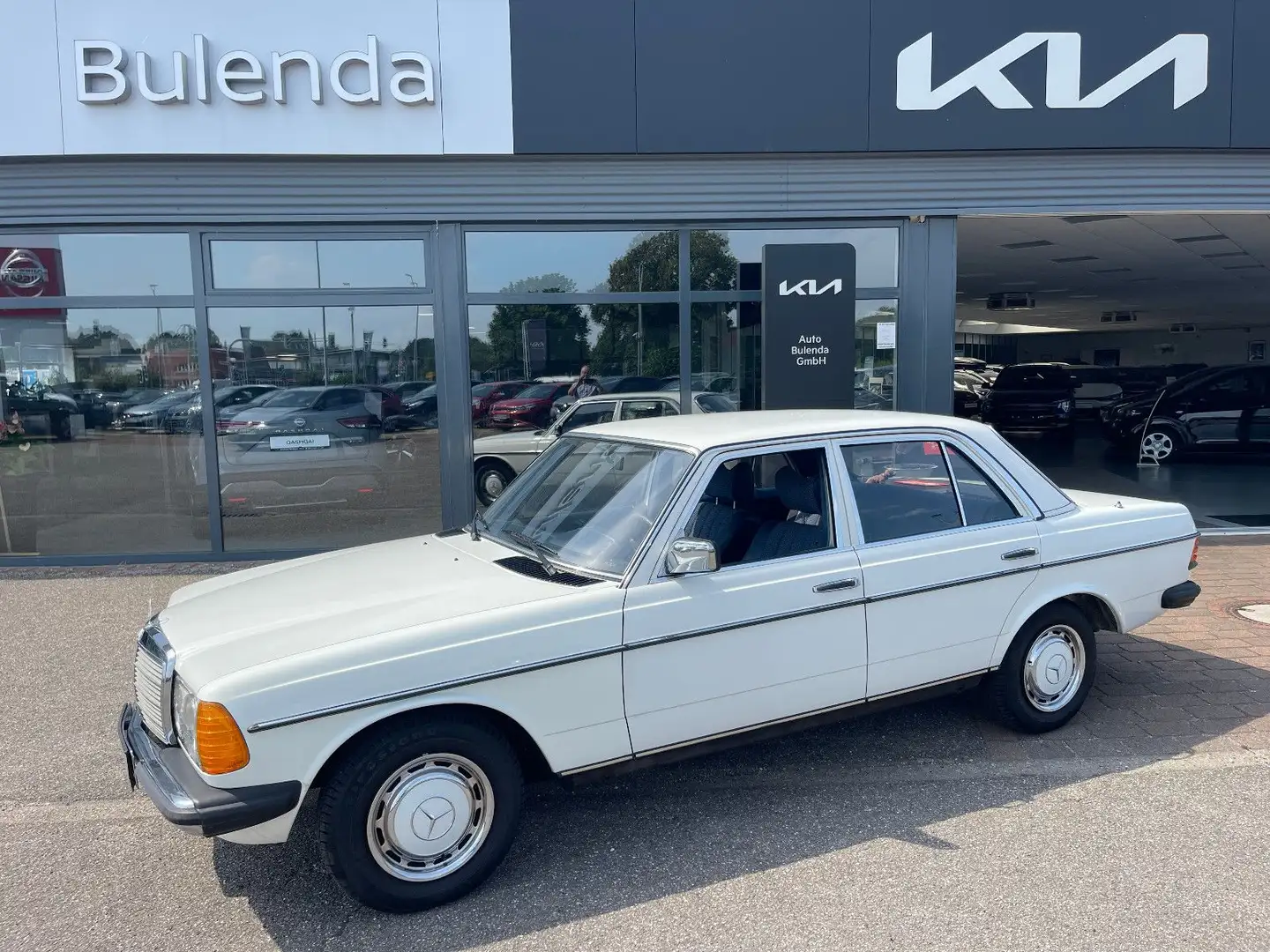 Mercedes-Benz 200 W123 Alb - 1