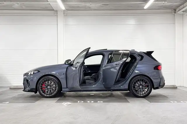 BMW 1 Series view 3