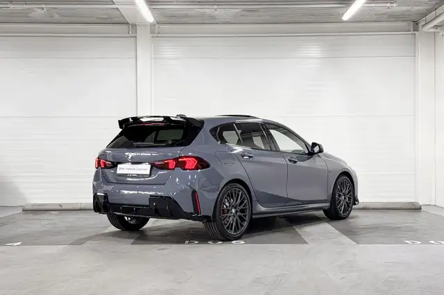 BMW 1 Series view 6