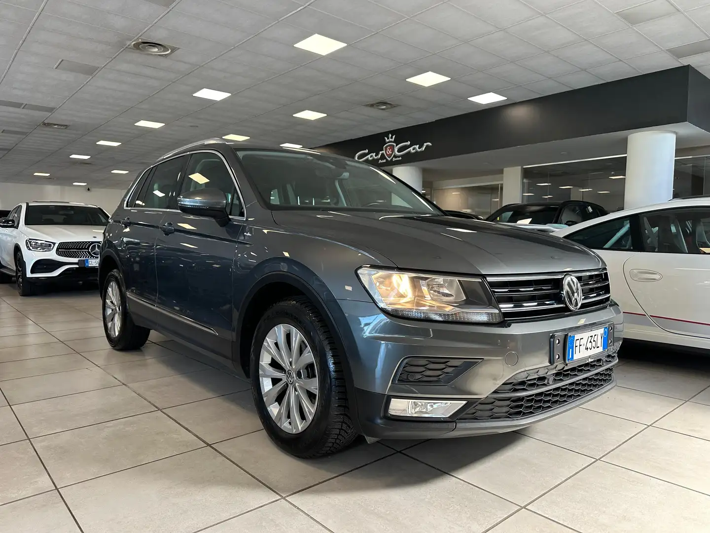 Volkswagen Tiguan 2.0 tdi Business 4motion 150cv Gris - 1