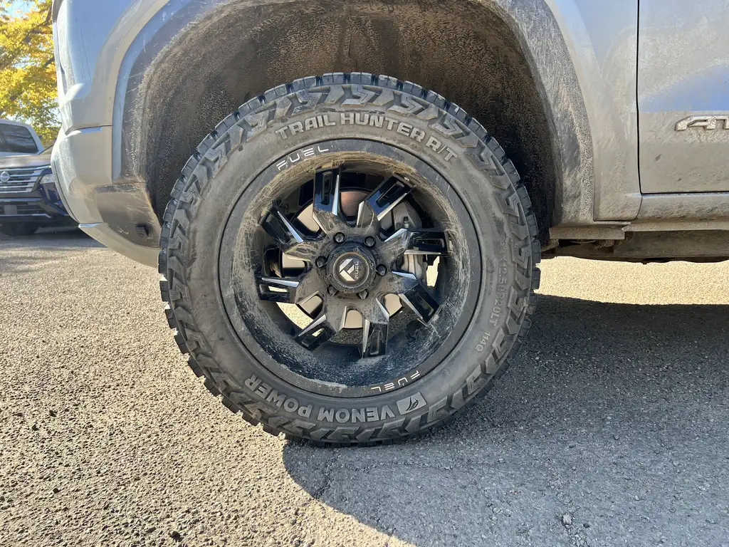 2023 GMC Canyon AT4 Crew Cab 131 | EZ-Lift Tailgate | Keyless Entr — photo 4