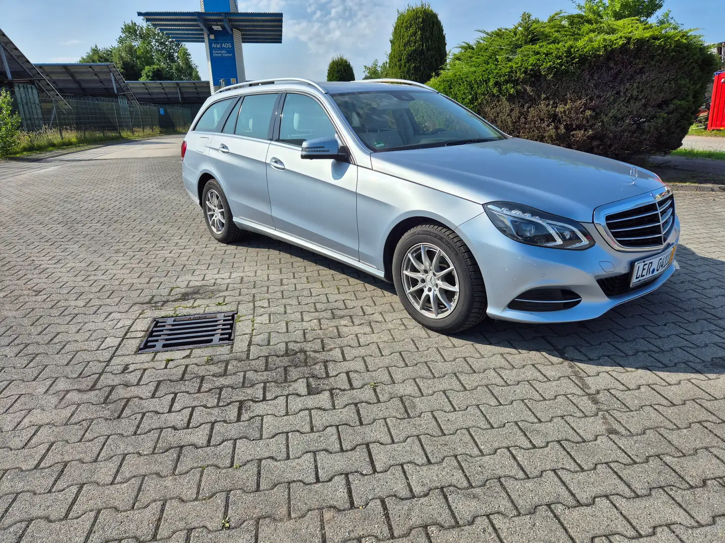 Mercedes-Benz E 350 E 350 T BlueTEC 4Matic 7G-TRONIC Srebrny - 2