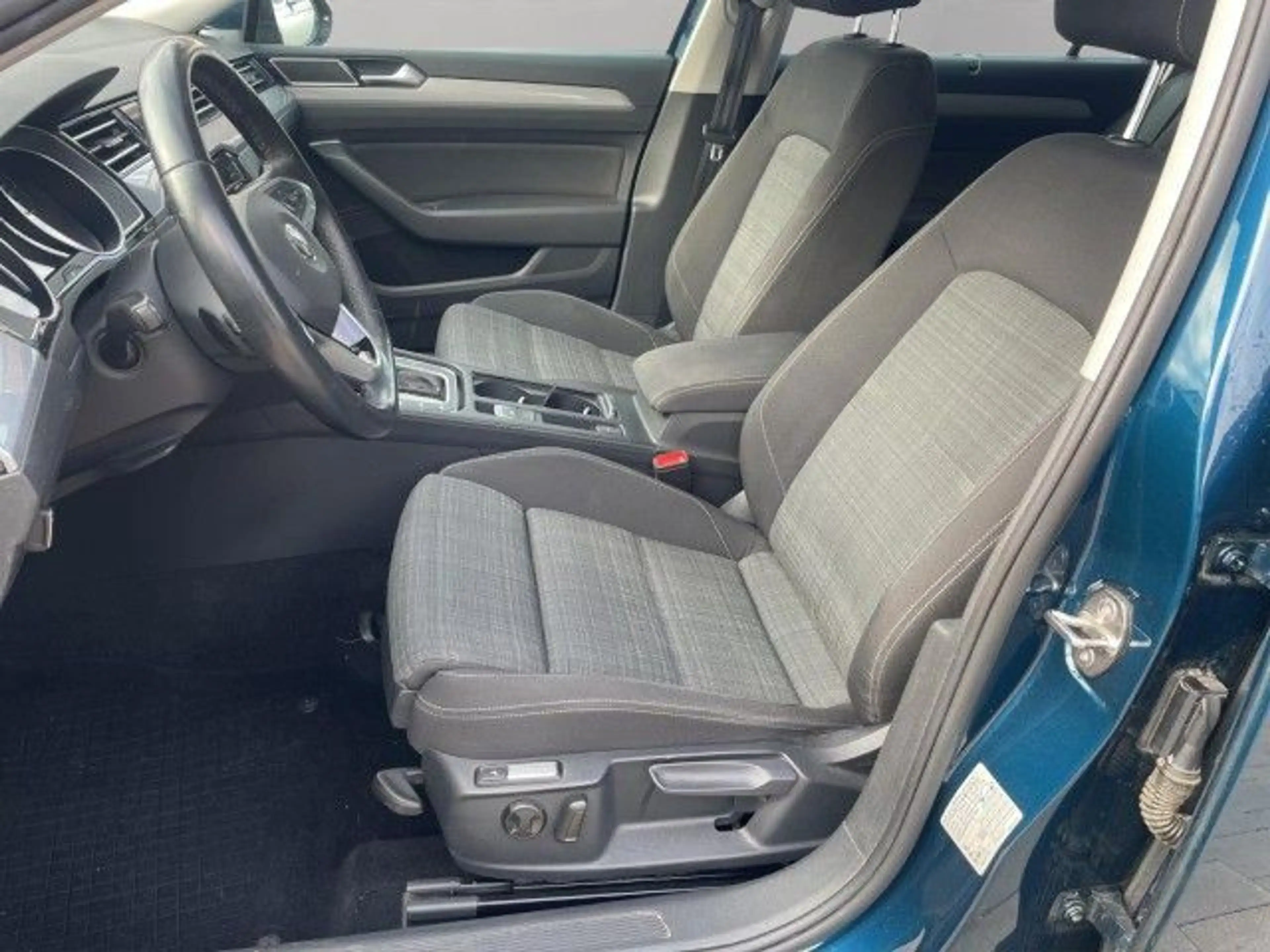 Volkswagen Passat Variant 2.0 TSI DSG Business Navi Easy Op — photo 10