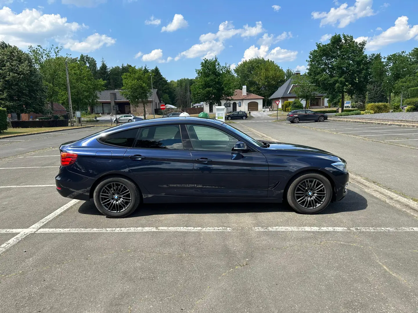 BMW 318 318d GT Aut. Luxury Line Bleu - 2