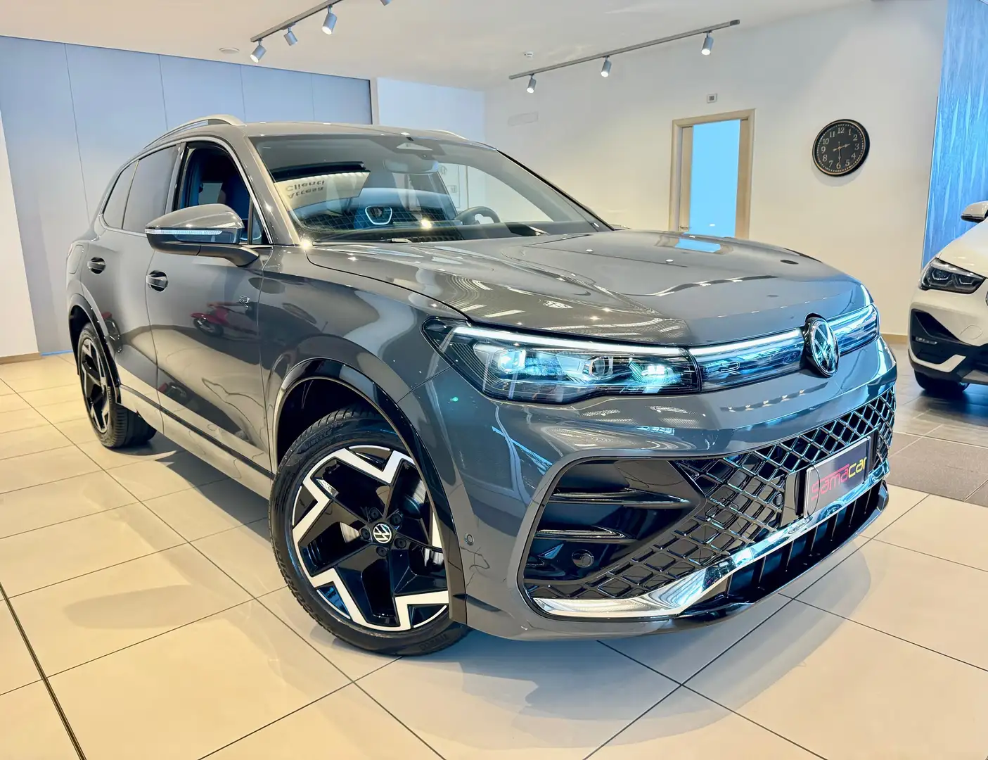 Volkswagen Tiguan 2.0 tdi R-Line 150cv dsg FARI IQ.LIGHT,ACC,TELECAM Grigio - 1