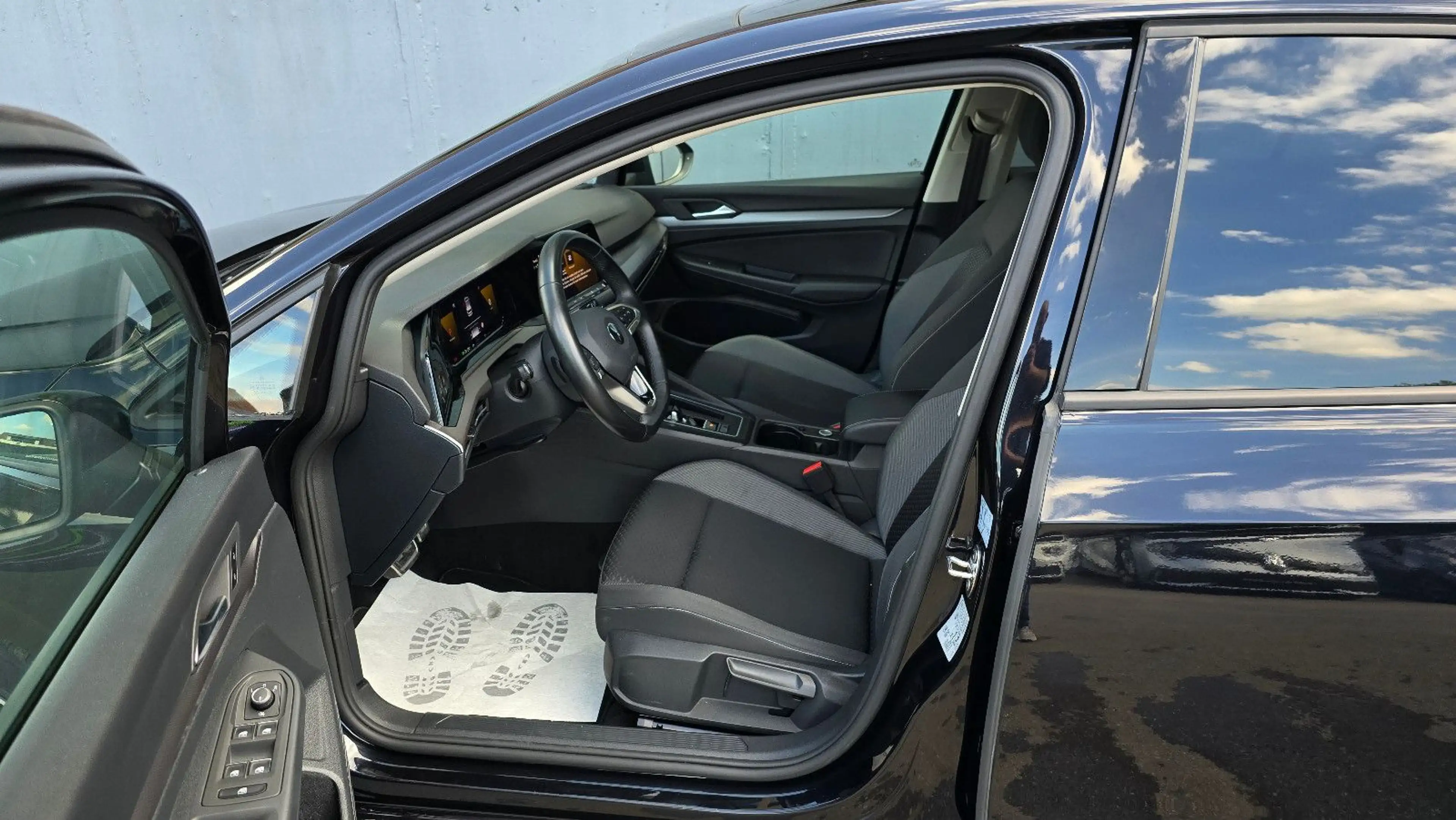 Volkswagen Golf 8 2.0 TDI DSG ACTIVE Pano/Matrix/ACC/K-less — photo 6