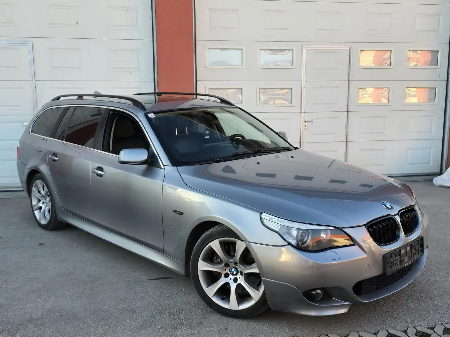 BMW 535 535d Touring Aut. M-Paket Grau - 2