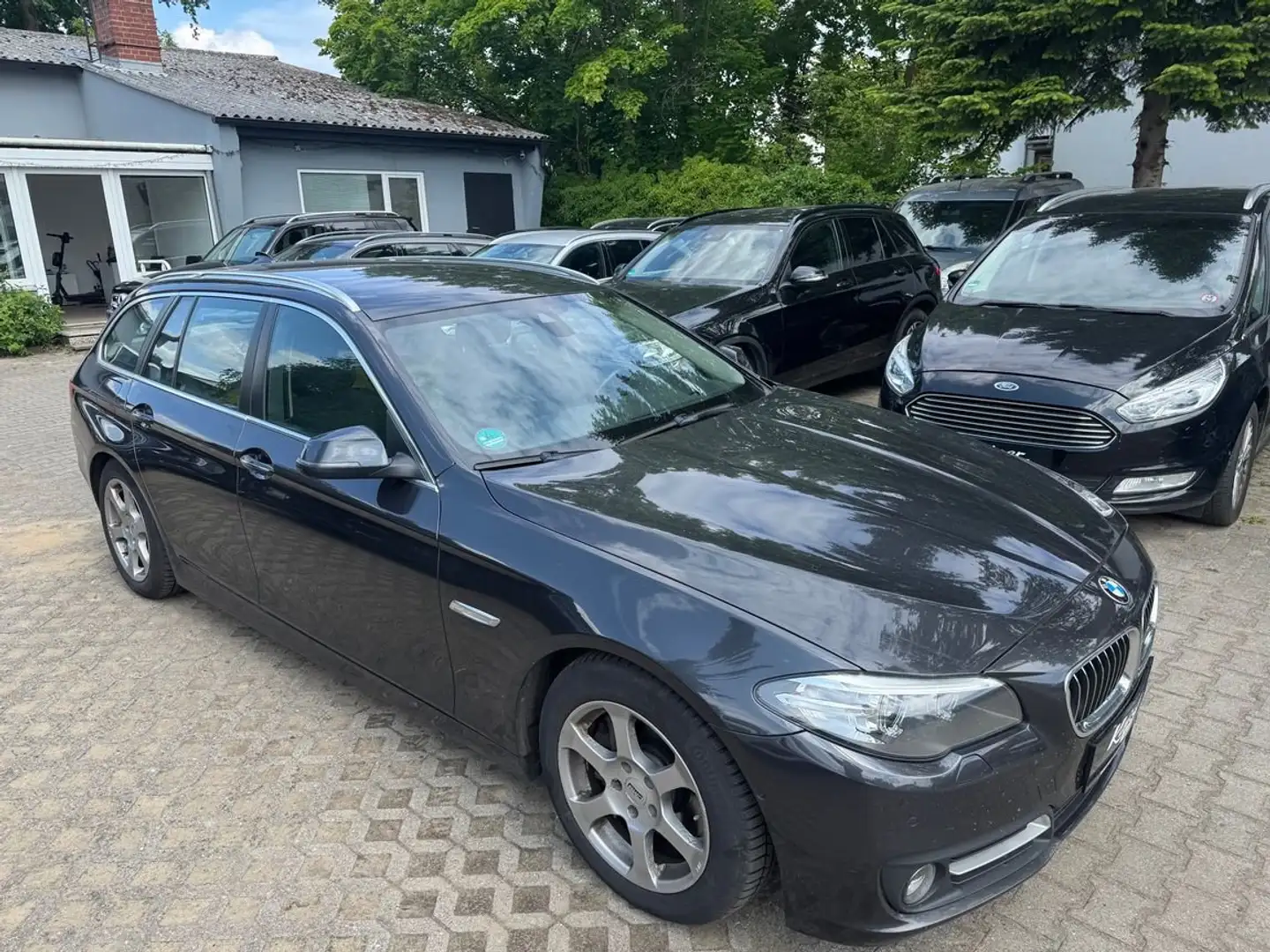 BMW 525 d-SoftClose-Komfortzugang-HeadUp-AHK-Navi-Kamera- Gri - 2