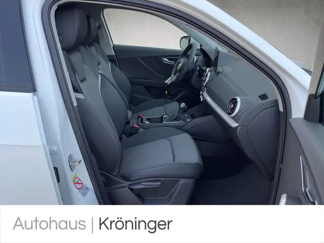 Audi Q2 view 9