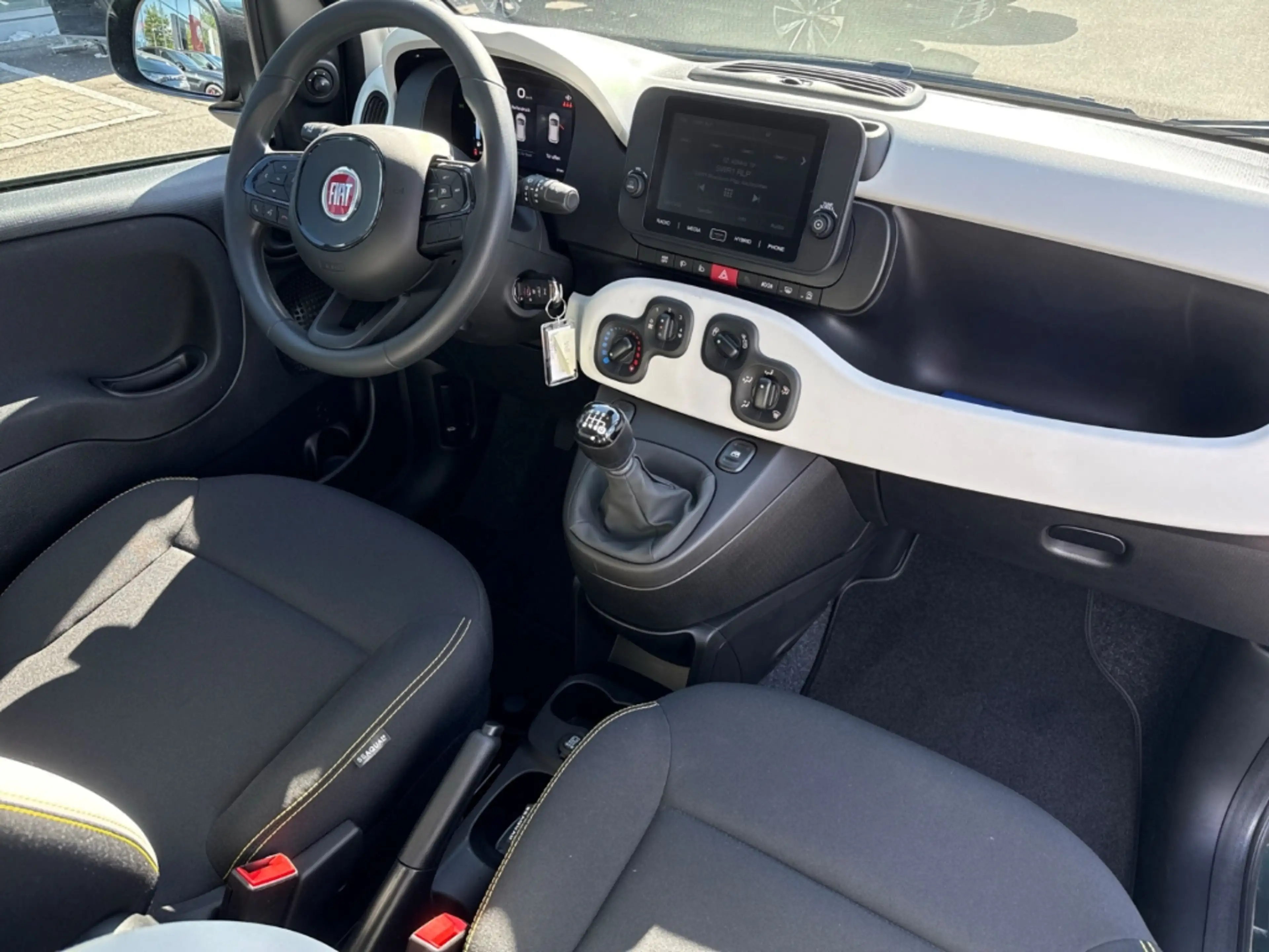 Fiat New Panda CROSS Hybrid 1.0 GSE DAB Spurhalteass. Verkehrszei — photo 10
