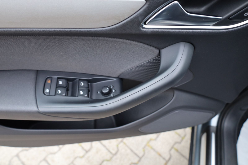 Audi Q3 2.0 TFSI quattro — photo 11