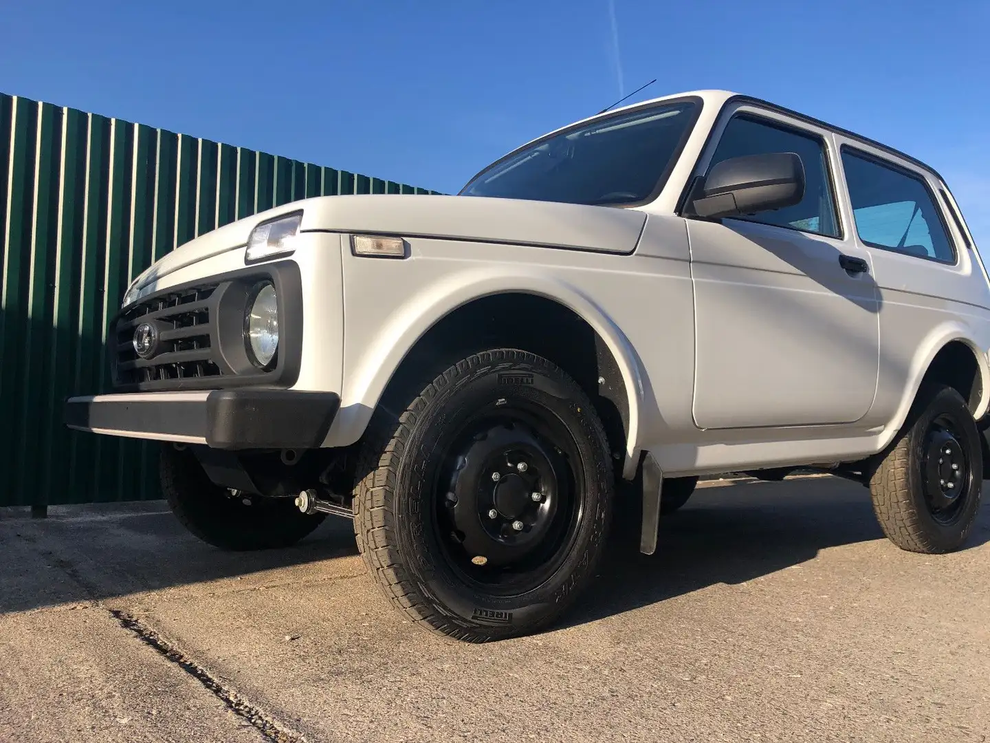 Lada Niva NIVA LEGEND "NORMA" NEU!!! AET-Kollektion 2025! Weiß - 1