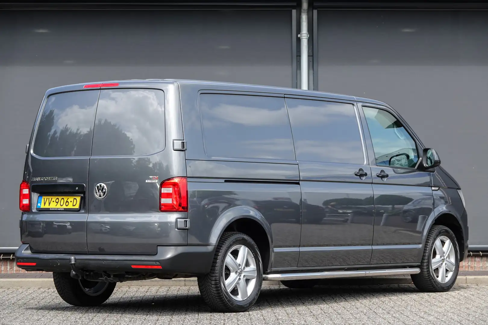 Volkswagen T6 Transporter L2H1 2.0Tdi 180Pk DSG7 | 2xSchuifdeur | Leder | Tr Grijs - 2