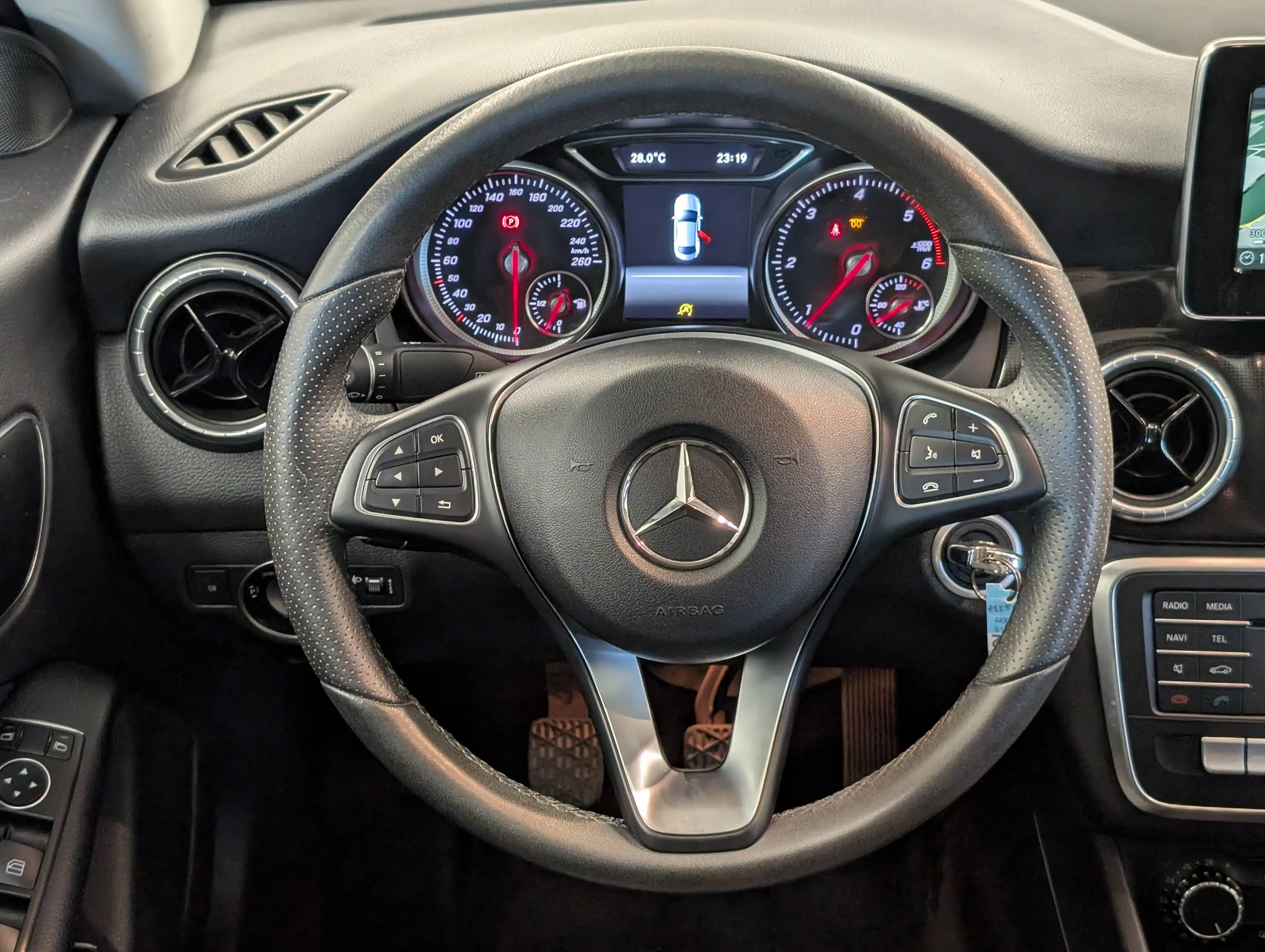 Mercedes-Benz CLA 180 d Berline **NAVI-CAMERA-SPORT-EURO 6** — photo 9