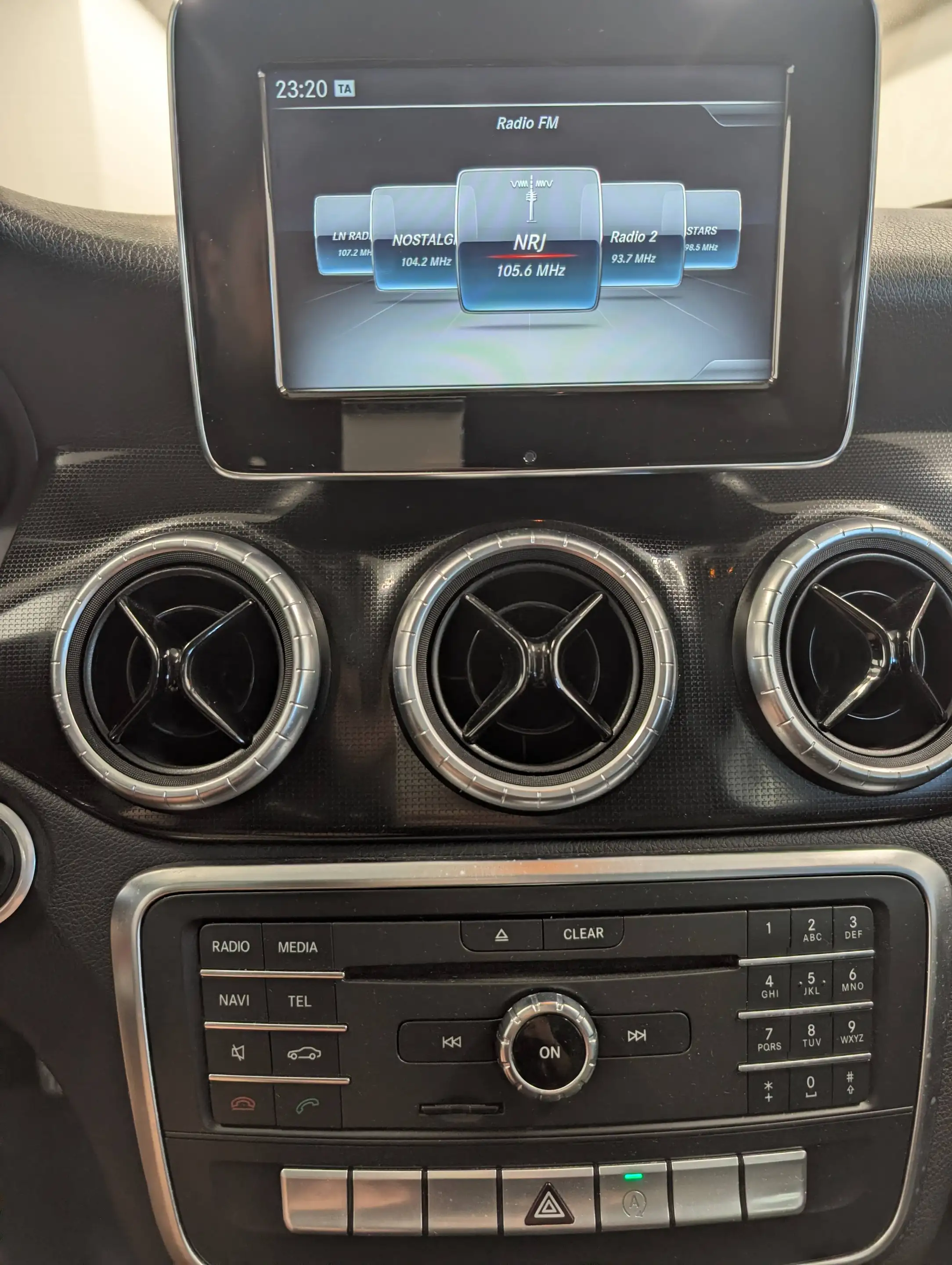 Mercedes-Benz CLA 180 d Berline **NAVI-CAMERA-SPORT-EURO 6** — photo 12