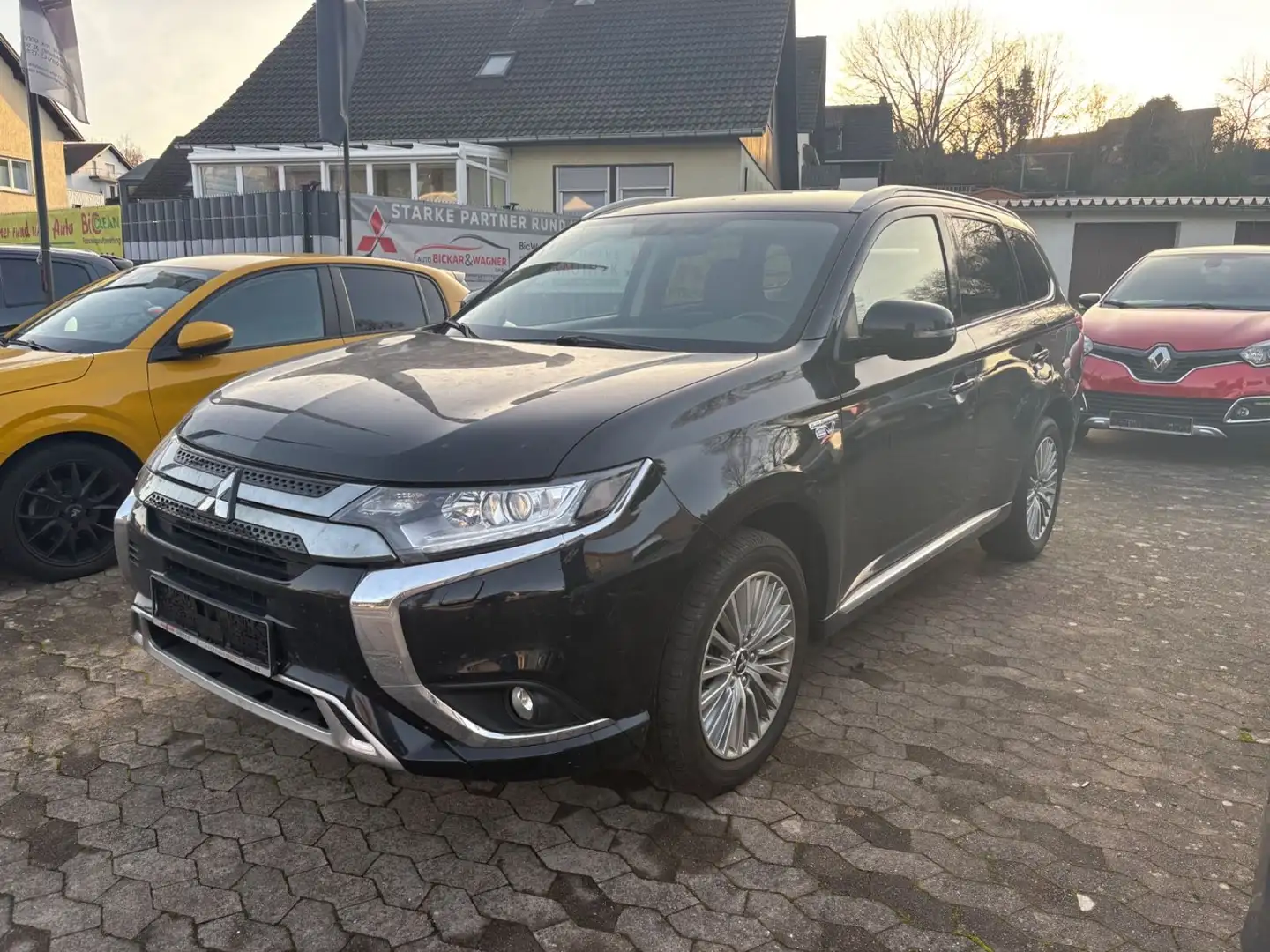 Mitsubishi Outlander 2.4 MIVEC PLUG-IN HYBRID Automatik Noir - 2