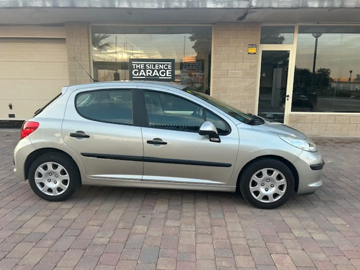 Peugeot 207 1.4i Confort 75 Gris - 2