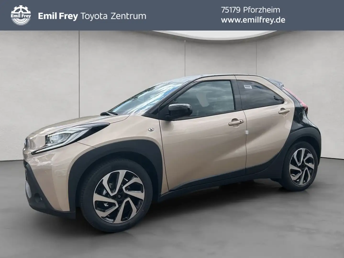 Toyota Aygo X X S-CVT Air Teamplayer Beige - 1