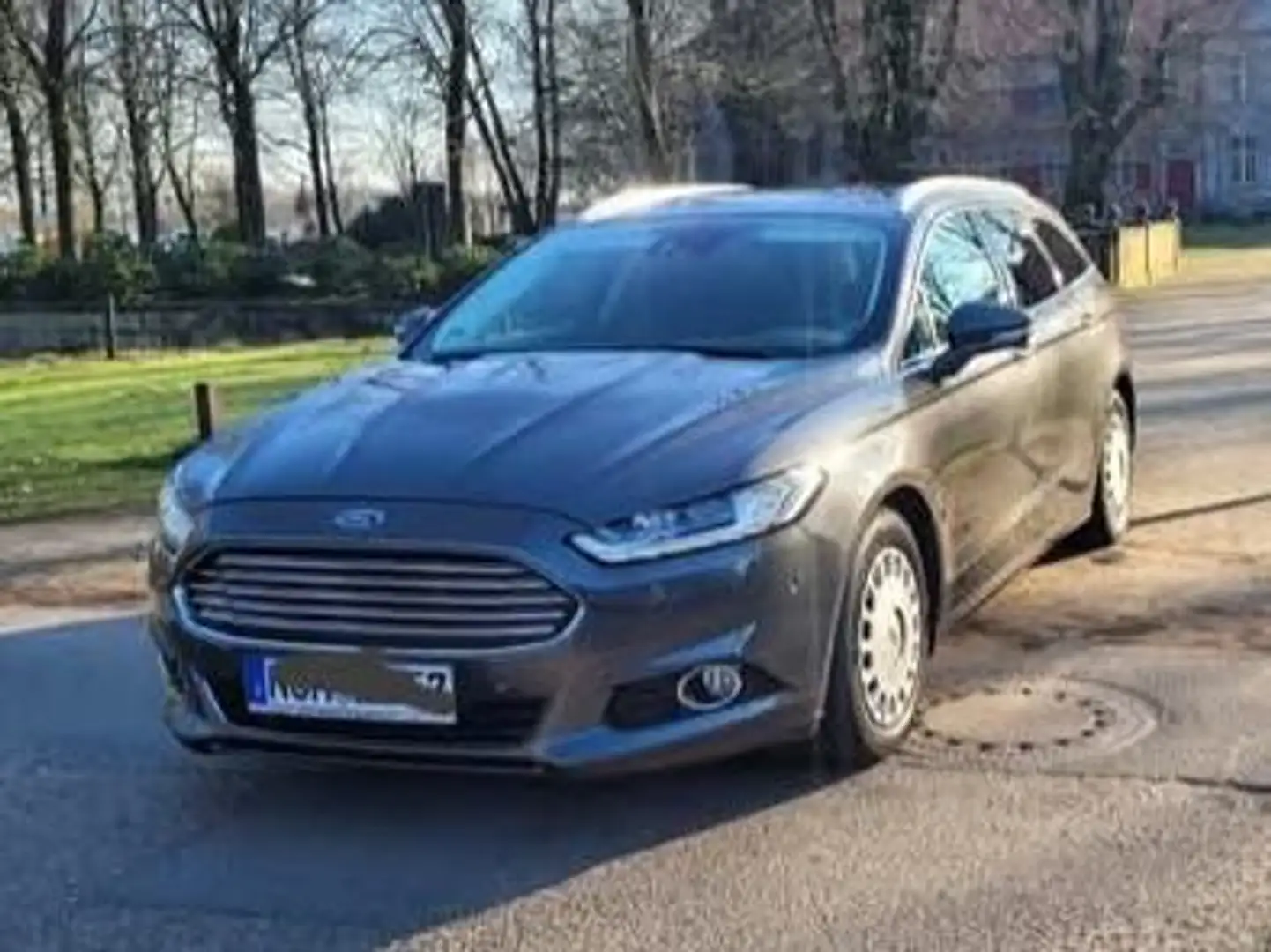 Ford Mondeo Mondeo Turnier 2.0 TDCi Start-Stopp Titanium Šedá - 2
