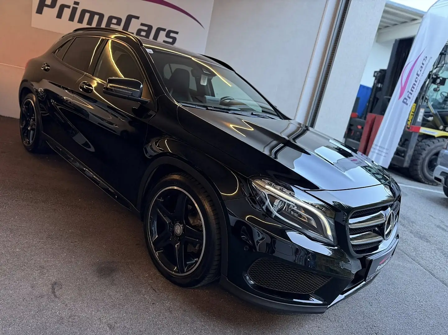 Mercedes-Benz GLA 200 d 4MATIC Aut./AMG/NIGHT-PAKET/KAMERA/CARPLAY/ Schwarz - 2