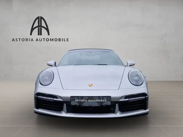 Porsche 992 view 3