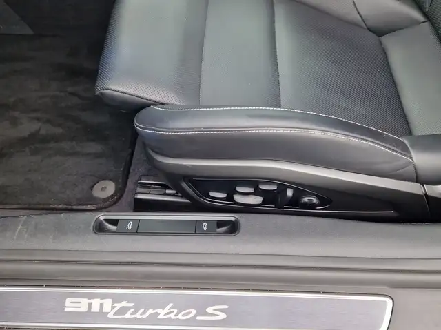 Porsche 992 view 14