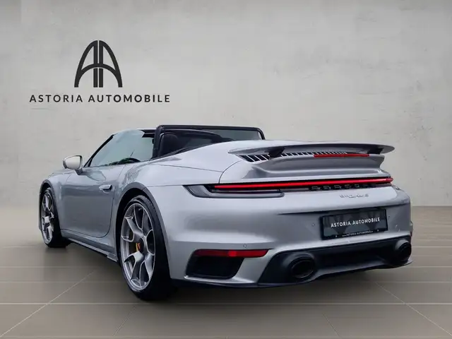 Porsche 992 view 11