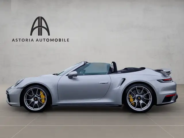 Porsche 992 view 2