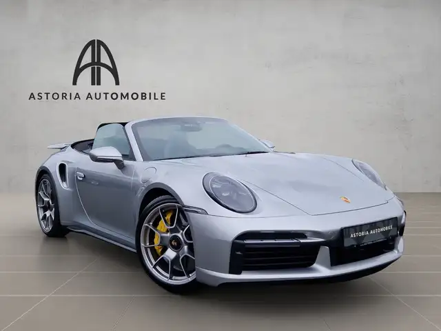 Porsche 992 view 4