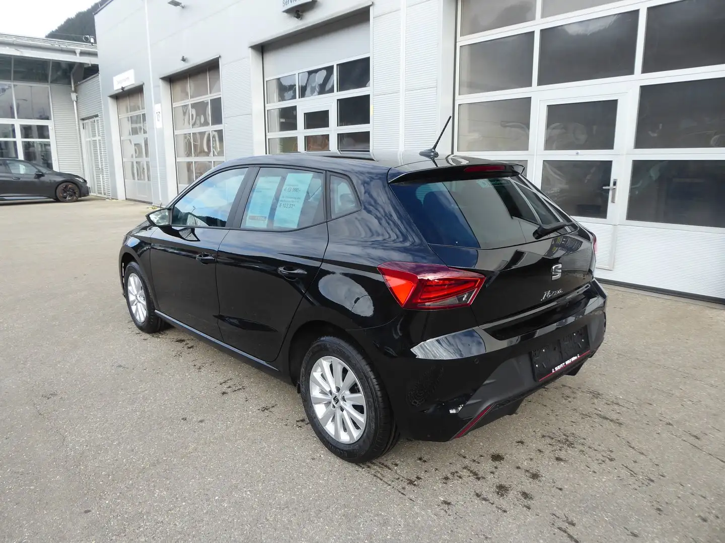 SEAT Ibiza Reference 1.0 TSI 95PS Schwarz - 2