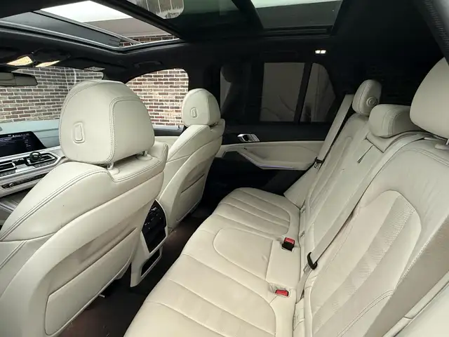 BMW X5 view 21
