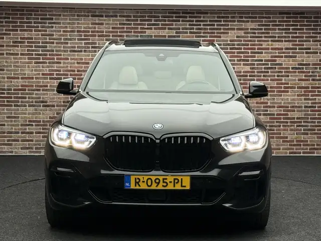 BMW X5 Xdrive45e view 5