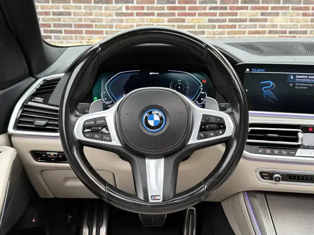 BMW X5 Xdrive45e view 9