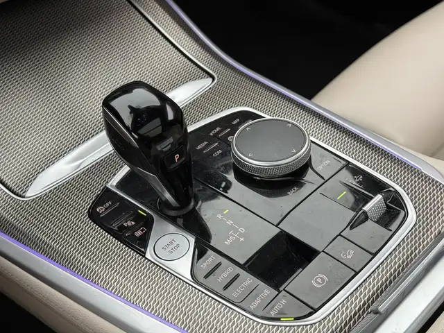 BMW X5 Xdrive45e view 15