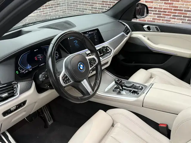 BMW X5 Xdrive45e view 3