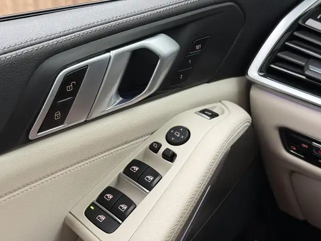 BMW X5 Xdrive45e view 12